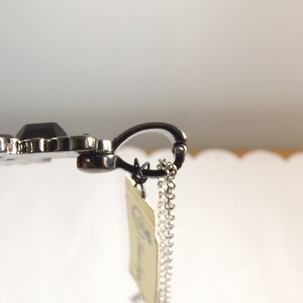 Elegant Black Cross Pendant Necklace - Picture 3 of 9